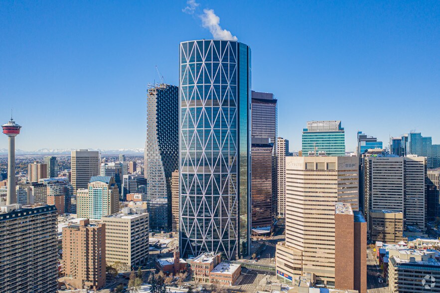 500 Centre St SE, Calgary, AB à louer - Photo de l’immeuble – Image 2 sur 5
