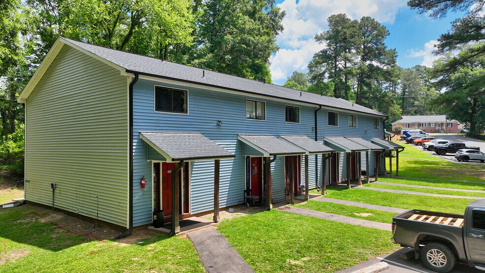 301 Wheel Hollow Trl, Sanford, NC à vendre - Photo de l’immeuble – Image 1 sur 5