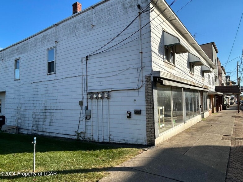 437-443 Centre Street St, Freeland, PA à vendre - Photo de l’immeuble – Image 2 sur 26