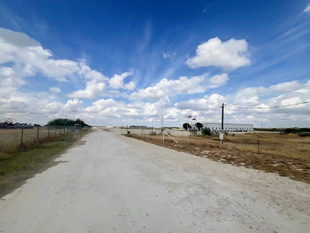 1164 FM 2367, Carrizo Springs, TX à louer - Photo de l’immeuble – Image 2 sur 10