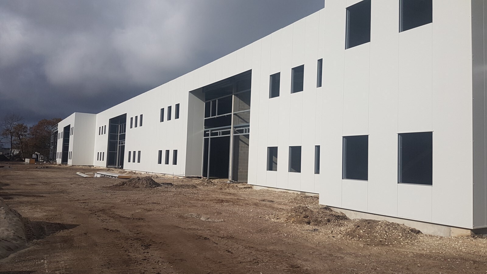 Local d'activités dans SAINT-JEAN-D'ILLAC à vendre Photo de l’immeuble– Image 1 sur 7