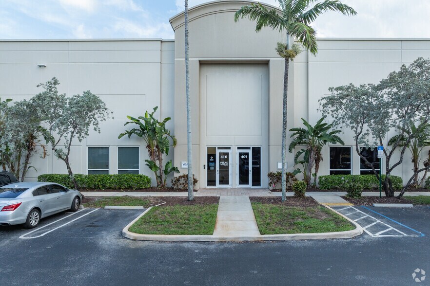 1750 NW 15th Ave, Pompano Beach, FL à louer - Photo de l’immeuble – Image 2 sur 4