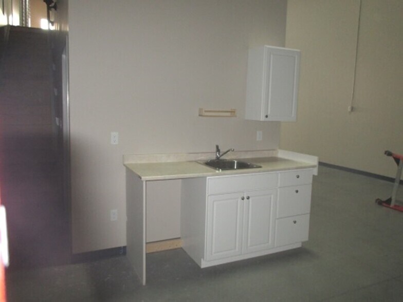4807 32nd St SE, Calgary, AB à vendre - Photo de l’immeuble – Image 3 sur 10