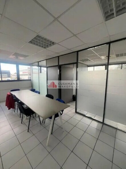 Bureau dans Nîmes à louer - Photo de l’immeuble – Image 3 sur 3