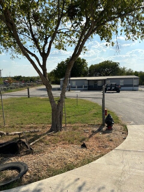 4877 N Graytown Rd, Converse, TX à louer Photo principale– Image 1 sur 11