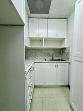 9050 Pines Blvd, Pembroke Pines, FL à louer Photo intérieure– Image 1 sur 22