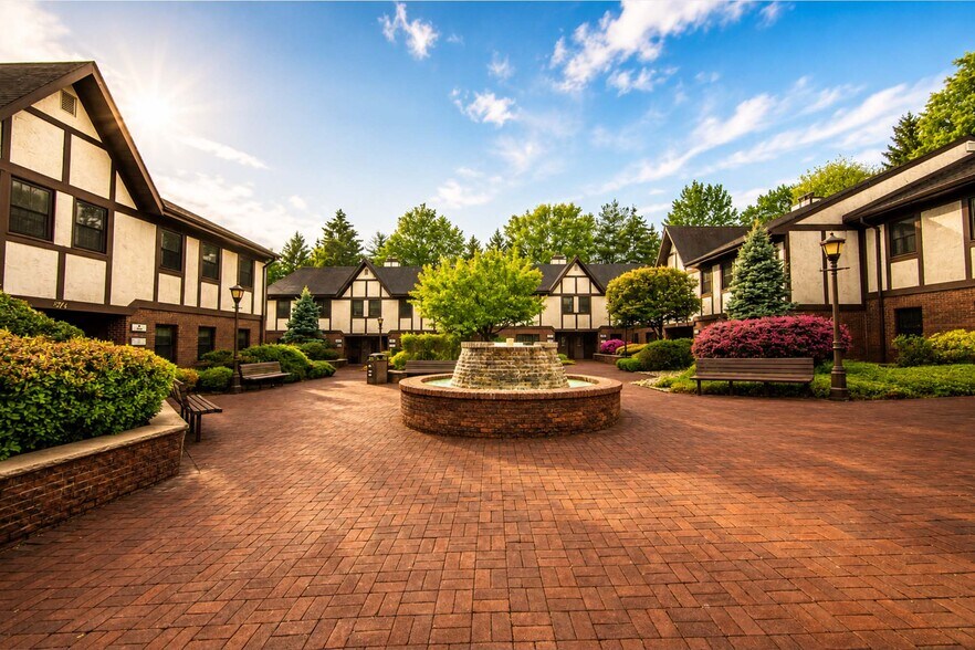 874 Pompton Ave, Cedar Grove, NJ à vendre - Photo de l’immeuble – Image 1 sur 26