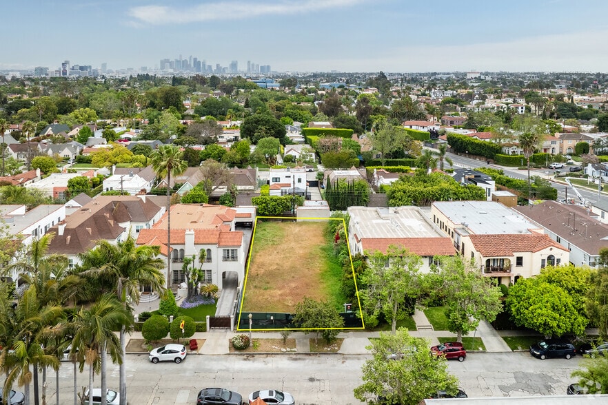 930 S Mansfield Ave, Los Angeles, CA à vendre - Photo de l’immeuble – Image 1 sur 17