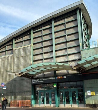 Plus de détails pour 74th St, Broadway & Roosevelt Ave, Jackson Heights, NY - Local commercial à louer