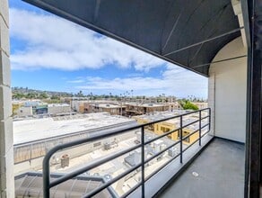 7590 Fay Ave, La Jolla, CA à louer Photo intérieure– Image 2 sur 6