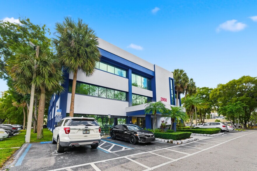 2950 W Cypress Creek Rd, Fort Lauderdale, FL à louer - Photo de l’immeuble – Image 2 sur 46