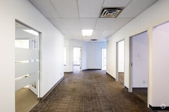 2403-2467 Rue Guénette, Saint-Laurent, QC à louer Photo intérieure– Image 2 sur 4