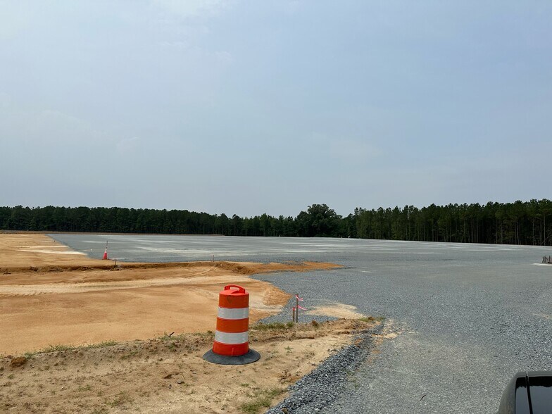 1230 Chicopee Rd, Benson, NC à louer - Photo de l’immeuble – Image 3 sur 5