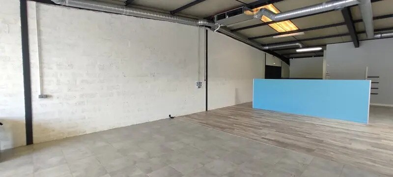 Local d'activités dans Bourgoin-Jallieu à vendre - Photo intérieure – Image 2 sur 5