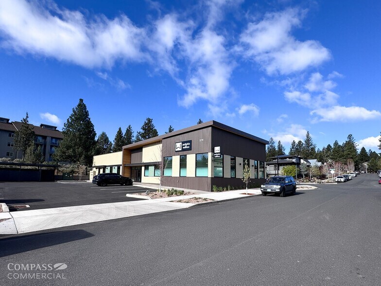 2219 NW Labiche Ln, Bend, OR à louer - Photo principale – Image 1 sur 6
