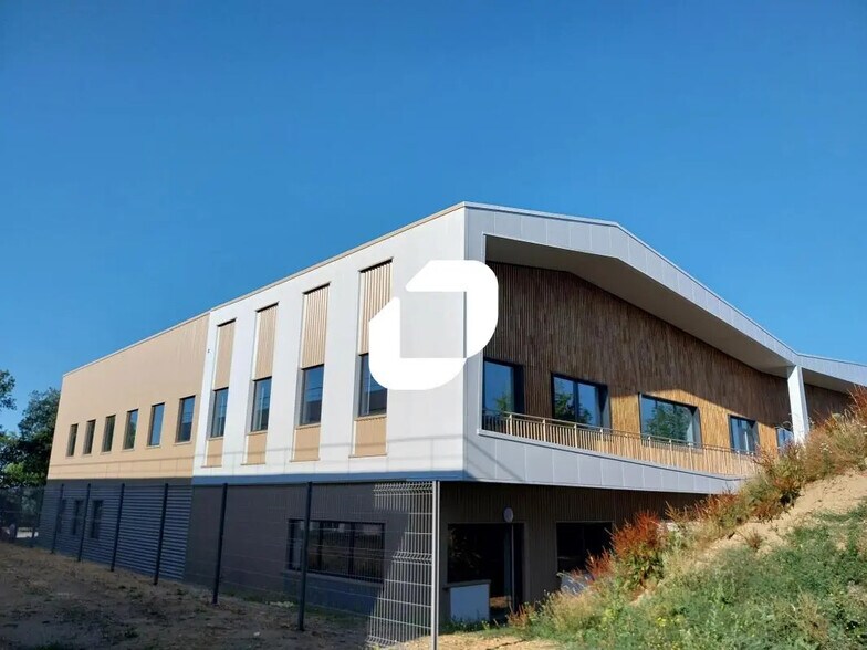 Local d'activités dans Carquefou à vendre - Photo de l’immeuble – Image 2 sur 14