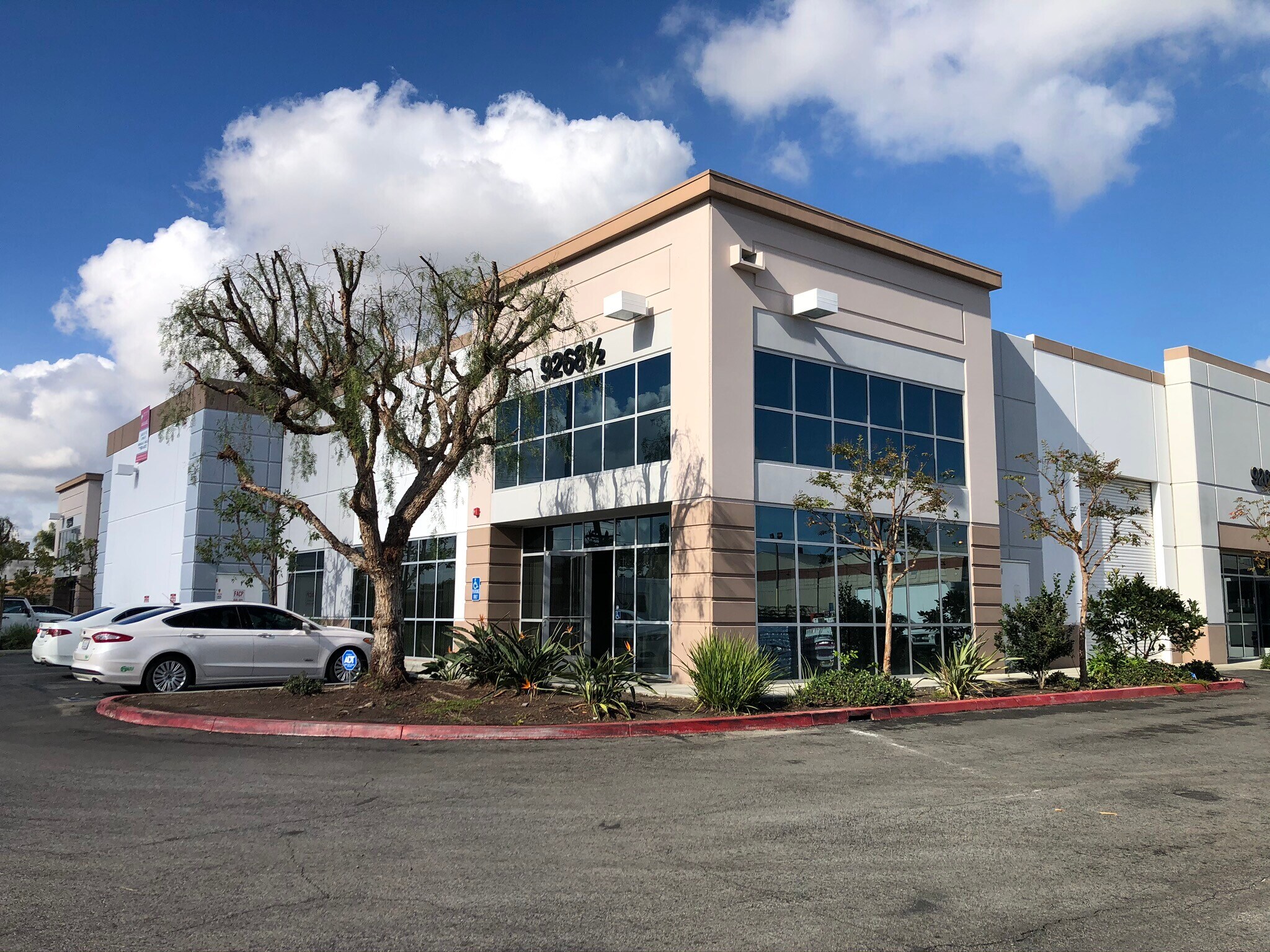 9220-9268 Hall Rd, Downey, CA à vendre Photo de l’immeuble– Image 1 sur 14