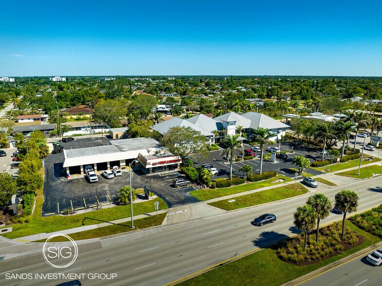 4760 Tamiami Trl N, Naples, FL à vendre - Photo principale – Image 1 sur 7