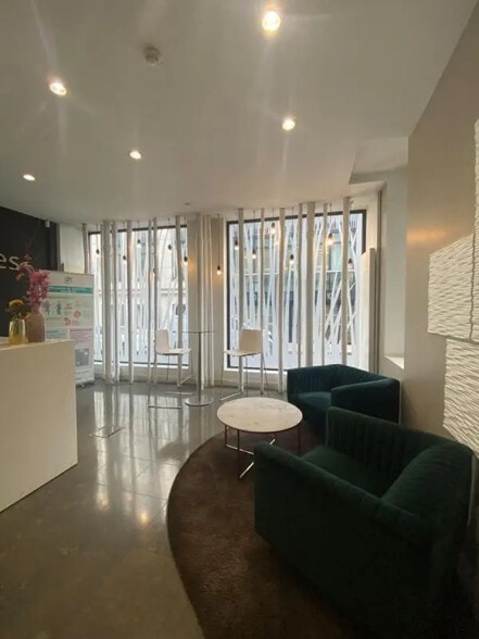 5 Rue Saint-Georges, Paris à louer - Photo de l’immeuble – Image 3 sur 18