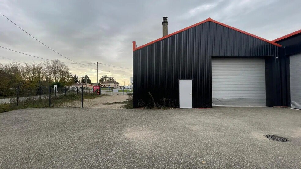 Industriel/Logistique dans Tossiat à louer - Photo de l’immeuble – Image 1 sur 17