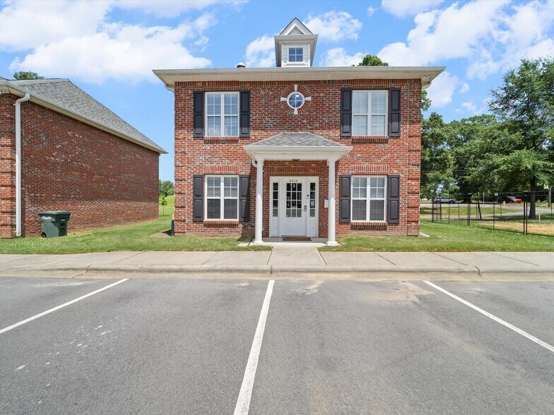 2314 Katie Leigh Ln, Monroe, NC à vendre - Photo de l’immeuble – Image 2 sur 46