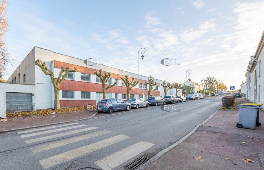 Bureau dans Louvres à vendre - Photo de l’immeuble – Image 3 sur 14