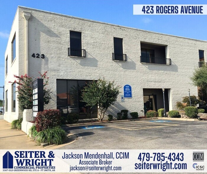 423 Rogers Ave, Fort Smith, AR à louer - Photo de l’immeuble – Image 1 sur 1