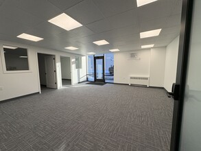 2215 Oak Industrial Dr NE, Grand Rapids, MI à louer Photo intérieure– Image 1 sur 23
