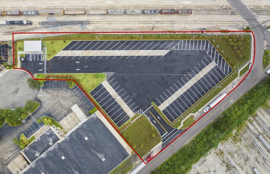 10701 NW 122nd St, Medley, FL à louer - Photo de l’immeuble – Image 1 sur 8