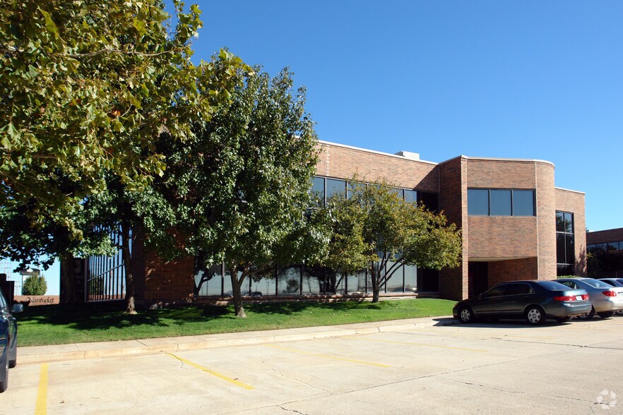 3232 W Britton Rd, Oklahoma City, OK à louer - Photo de l’immeuble – Image 1 sur 10