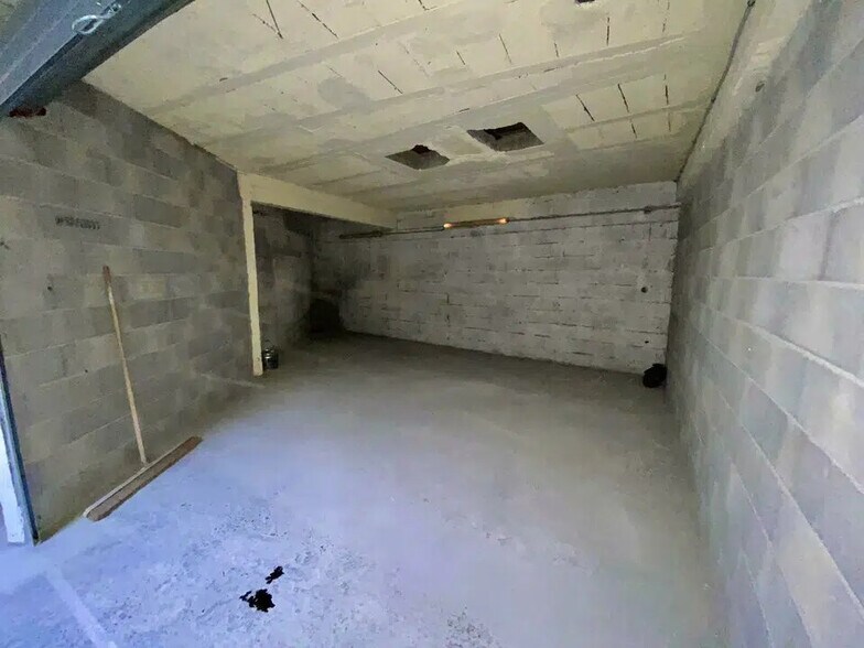 Industriel/Logistique dans Nice à vendre - Photo de l’immeuble – Image 2 sur 5