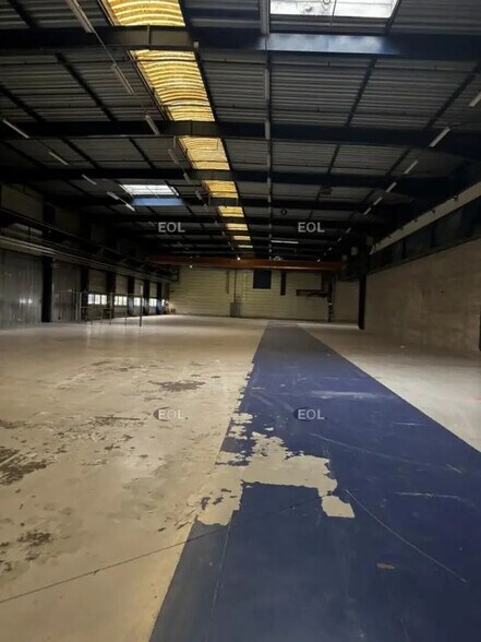 Industriel/Logistique dans Villeron à louer - Photo de l’immeuble – Image 3 sur 3