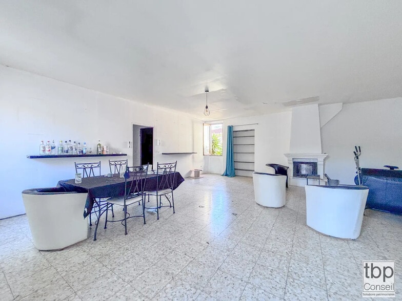 Local commercial dans Marseille à vendre - Photo de l’immeuble – Image 2 sur 4