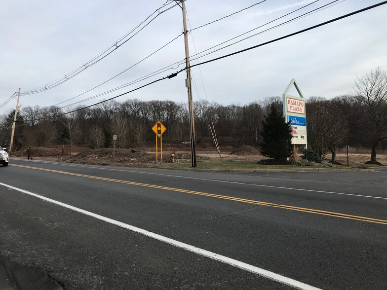 1649 Route 202, Pomona, NY à louer - Photo principale – Image 1 sur 9