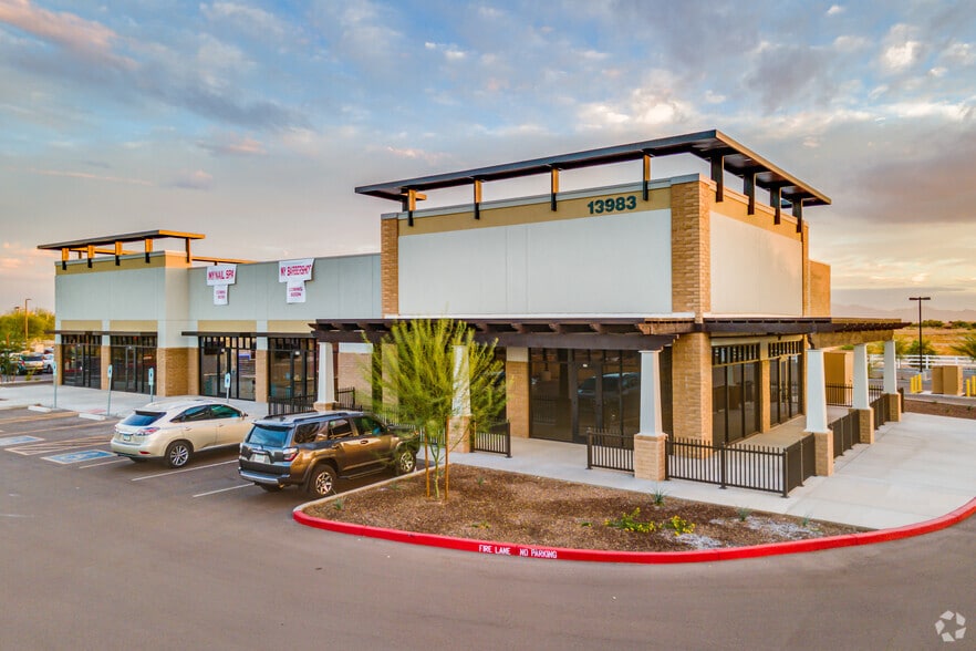 13983 W Waddell Rd, Surprise, AZ à vendre - Photo de l’immeuble – Image 2 sur 11