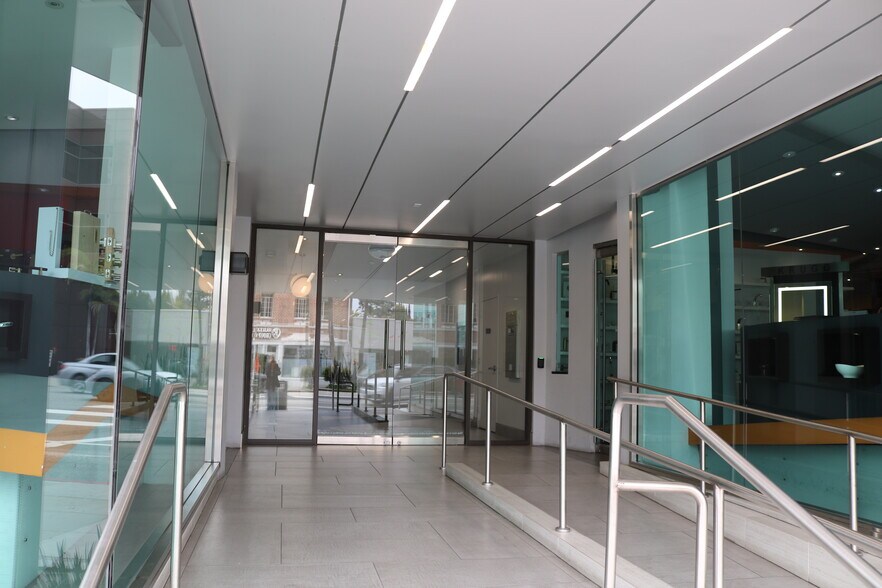 8665 Wilshire Blvd, Beverly Hills, CA à louer - Photo intérieure – Image 3 sur 11