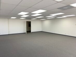 9660 Flair Dr, El Monte, CA à louer Photo intérieure– Image 2 sur 9