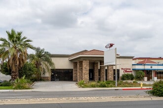 537 S Glendora Ave, West Covina, CA à louer Photo de l’immeuble– Image 1 sur 9