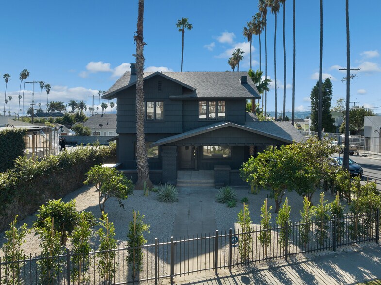 4572 W Washington Blvd, Los Angeles, CA à vendre - Photo de l’immeuble – Image 2 sur 28