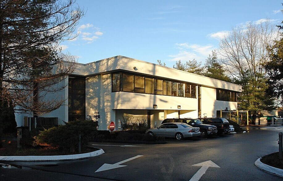 980 Post Rd E, Westport, CT à vendre - Photo de l’immeuble – Image 2 sur 2