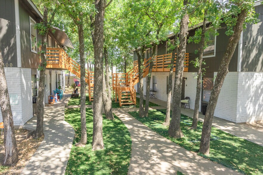 Bryan-College Station Airbnb 19 units portefeuille de 3 biens à vendre sur LoopNet.fr - Photo de l’immeuble – Image 2 sur 61