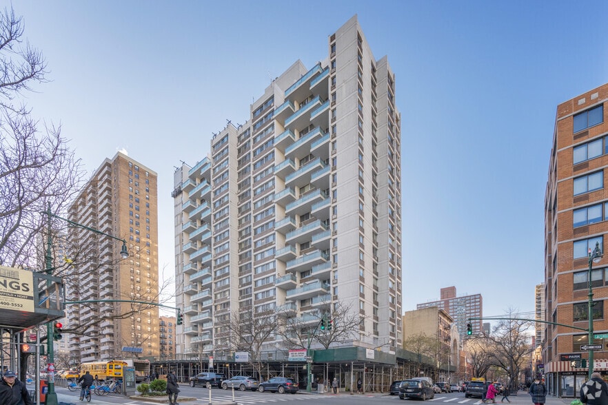 700 Columbus Ave, New York, NY à louer - Photo de l’immeuble – Image 1 sur 6