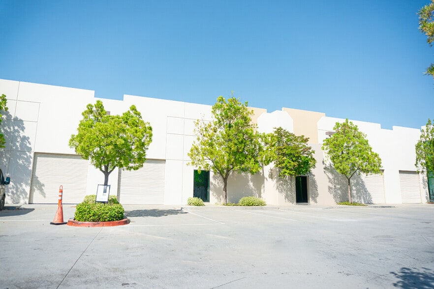 42095 Zevo Dr, Temecula, CA à vendre - Photo de l’immeuble – Image 3 sur 20