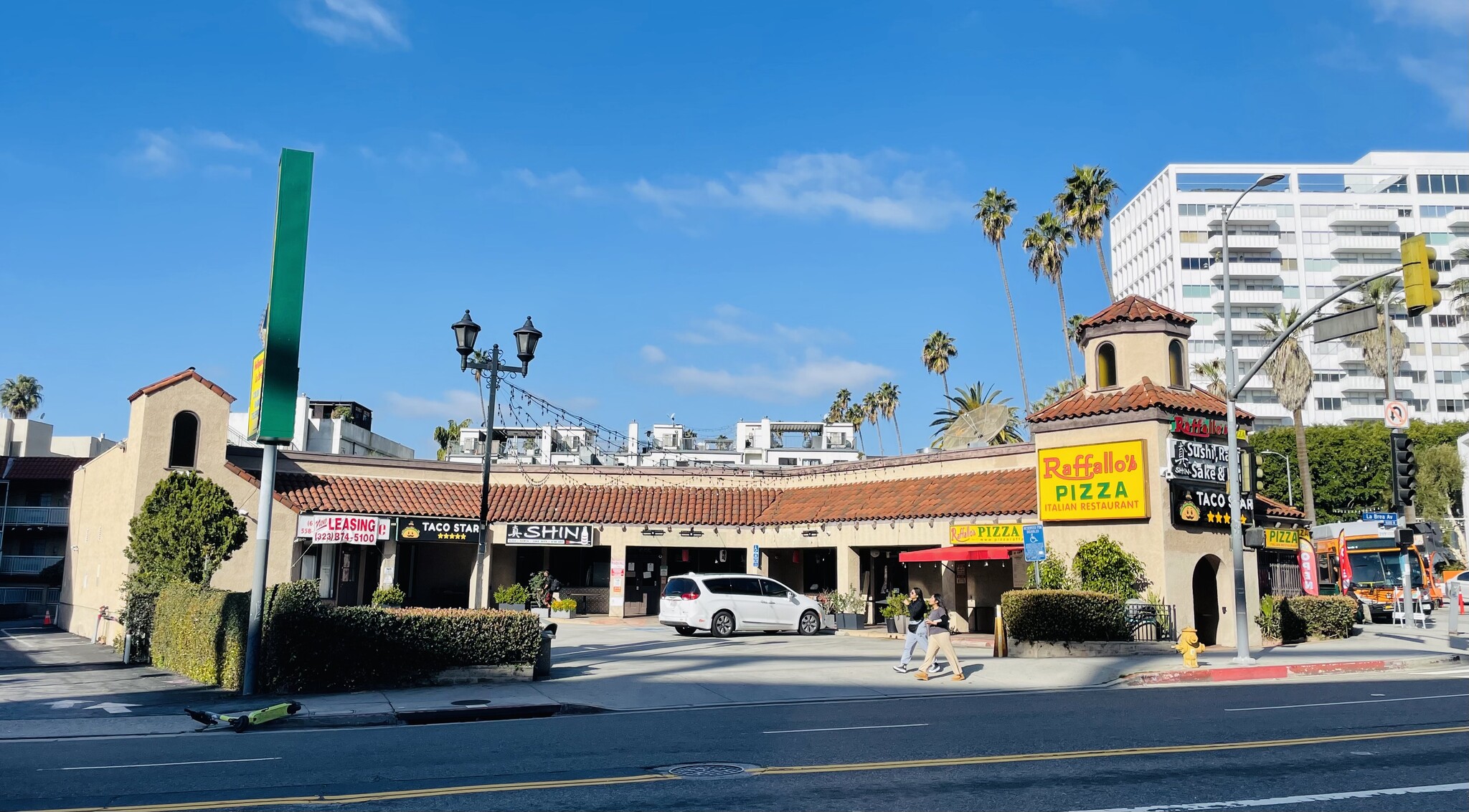 1651-1657 N La Brea Ave, Los Angeles, CA à louer Photo principale– Image 1 sur 9