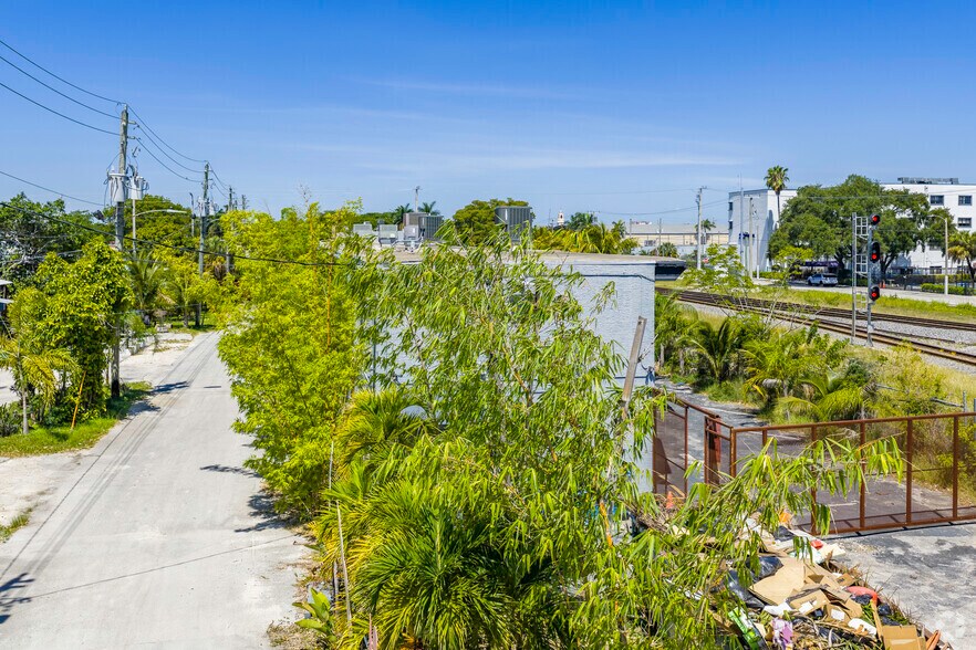 7251 NE 2nd Ave, Miami, FL à louer - Photo de l’immeuble – Image 2 sur 3
