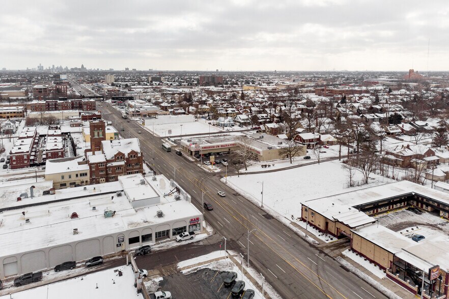 16329 Woodward, Highland Park, MI à vendre - Photo de l’immeuble – Image 3 sur 4