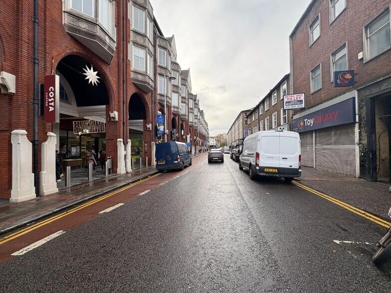 39 High St, Londres à louer - Photo de l’immeuble – Image 2 sur 2