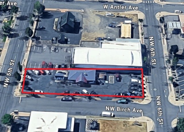 560 NW Birch Ave, Redmond, OR à vendre - Aérien – Image 2 sur 4