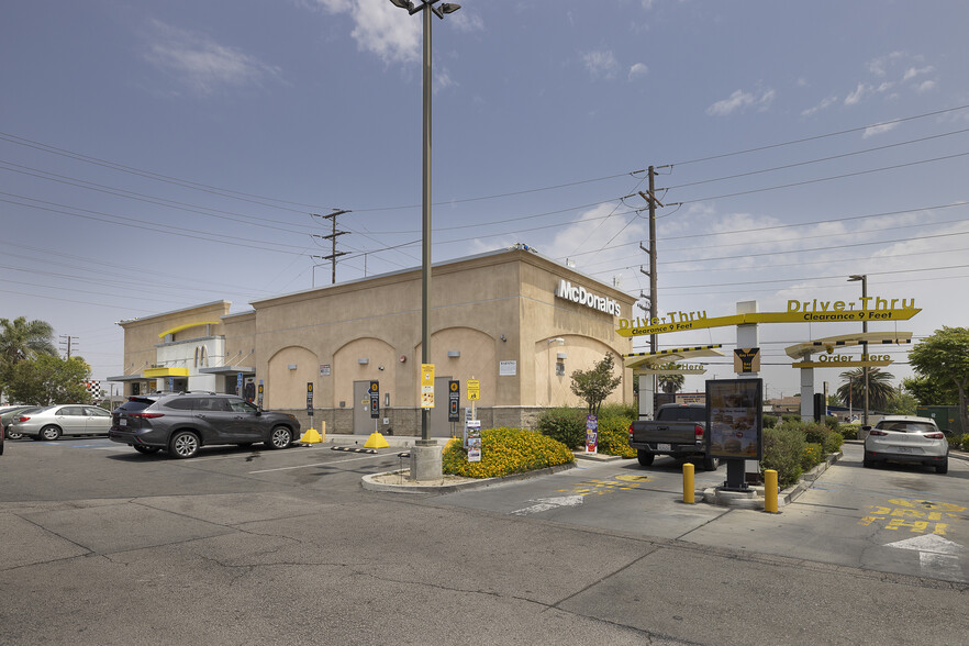 568-618 S Mount Vernon Ave, San Bernardino, CA à louer - Photo de l’immeuble – Image 3 sur 6