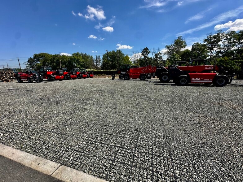 651 N Michigan Ave, Kenilworth, NJ à louer - Photo de l’immeuble – Image 2 sur 26